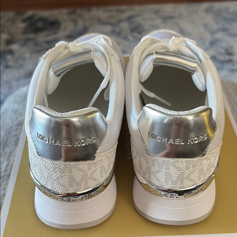 Michael Kors White Leather Sneakers with Modern Silhouette - Picture 4 of 5